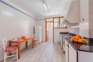 Kuchyňa alebo kuchynka v ubytovaní Apartamento Bressol 3ºb