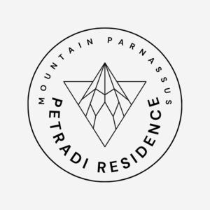 エプタロフォスにあるPetradi Residence @ Agoriani-Parnassusのダイヤモンドパーティーのラジアルリセット用のブラックホワイトのロゴ