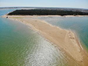 an aerial view of a beach and the ocean at Ma Chambre d'Amis in Saint-Clément-des-Baleines
