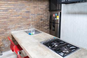 Kuchyň nebo kuchyňský kout v ubytování M1145 Aparta Loft
