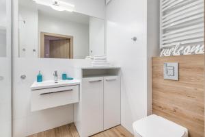 Kúpeľňa v ubytovaní Seaside Apartamenty - Olimpijska 2 Mielno - Sauna & Fitness & Parking - w cenie pobytu