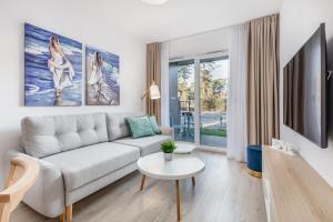 Televízia a/alebo spoločenská miestnosť v ubytovaní Seaside Apartamenty - Olimpijska 2 Mielno - Sauna & Fitness & Parking - w cenie pobytu