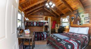 Postel nebo postele na pokoji v ubytování Escalante Grand Resort