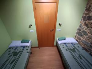 Postel nebo postele na pokoji v ubytování Albergue El Rebezo