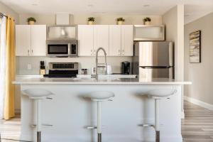 ENTIRE 2 BEDROOM APARTMENT DOWNTOWN - u3的厨房或小厨房