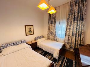 a room with two beds and a window at APCH5 Marga in Chinchón