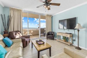 TV a/nebo společenská místnost v ubytování Beach Club 203B- Bristol