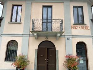 Budova, kde se hotel nachází + 7 fotografií