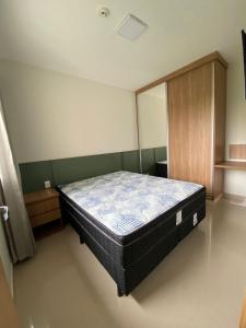 Tempat tidur dalam kamar di Park Veredas - Flat Excepcional, com mobília de alto padrão