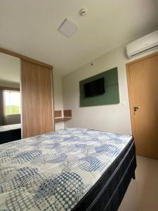 Giường trong phòng chung tại Park Veredas - Flat Excepcional, com mobília de alto padrão