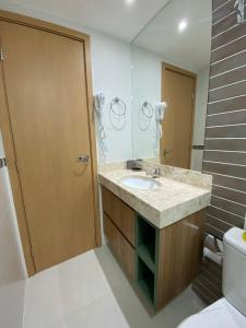 Bathroom sa Park Veredas - Flat Excepcional, com mobília de alto padrão