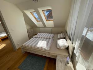A bed or beds in a room at Mýto apartmán Poľana