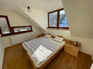 A bed or beds in a room at Mýto apartmán Poľana