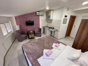 Kuchyň nebo kuchyňský kout v ubytování Apartmani Aleksandra u centru grada