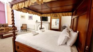 Letto o letti in una camera di The Guards Hotel