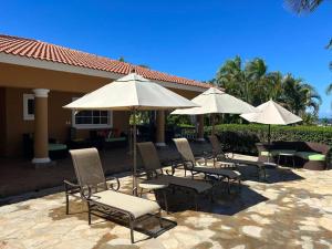 Αίθριο ή υπαίθριος χώρος στο Charming 3 bedroom villa 66 with private pool