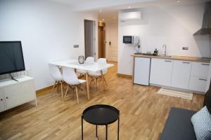 a kitchen and living room with a white table and chairs at ELIZABETH TOWERS in Almansa