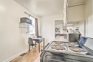 Gallery image of Columbus Apt with Gas Grill, 1 half Mi to Dtwn! in Columbus