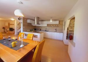Kuchyň nebo kuchyňský kout v ubytování Holiday Home Crikvenica-Kraljevica + 12 fotografií