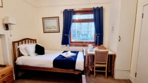 Letto o letti in una camera di The Guards Hotel