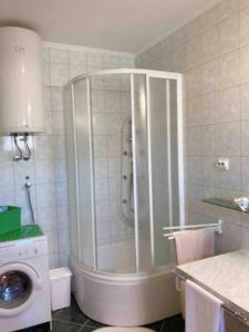 Koupelna v ubytování Quite beautiful apartment in the Split Neda with 4bedrooms