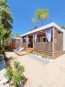 a wooden cabin with a roof on a beach at Bungalow Home Sweet Home - Logement complet in Biograd na Moru