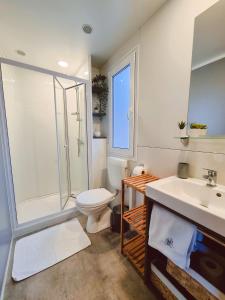 Bungalow Home Sweet Home - Logement complet tesisinde bir banyo
