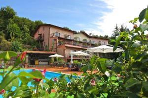 Bazén v ubytování Hotel Sa Muvara nebo v jeho okolí