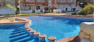 Zdjęcie z galerii obiektu Poolside 2 Bedroom 2 Bathroom Apt, Ultra Fast Wi-Fi & Terrace w mieście Los Alcázares