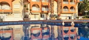 Zdjęcie z galerii obiektu Poolside 2 Bedroom 2 Bathroom Apt, Ultra Fast Wi-Fi & Terrace w mieście Los Alcázares