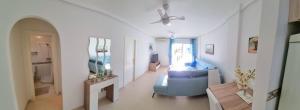 Zdjęcie z galerii obiektu Poolside 2 Bedroom 2 Bathroom Apt, Ultra Fast Wi-Fi & Terrace w mieście Los Alcázares