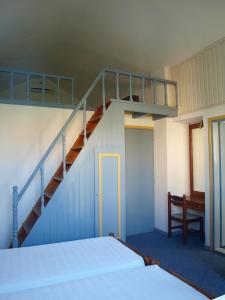 Horio Village Rooms tesisinde bir odada yatak veya yataklar