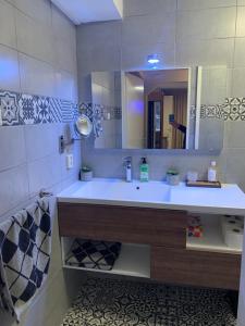 Garden Room and Economy Room的一间浴室