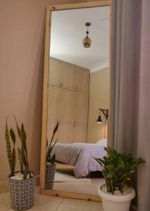 Cama ou camas em um quarto em Njuba; cozy one bedroom apartment