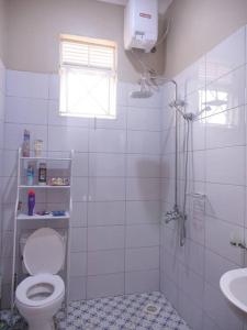 Um banheiro em Njuba; cozy one bedroom apartment