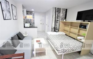 TV a/nebo společenská místnost v ubytování 243 Águila apartamentos - Estudio vista al mar - Piscina y Playa