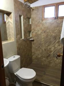 a bathroom with a toilet and a shower at Cabañas San Miguel Arcángel in San Gil