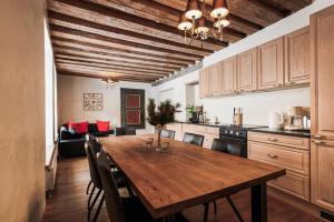 Kuchyň nebo kuchyňský kout v ubytování AirHome - Kuninga Apartment
