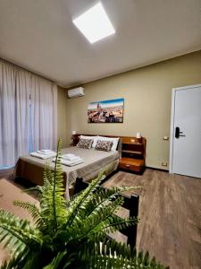Un pat sau paturi într-o cameră la Bergamoincity