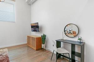 a desk with a mirror and a chair in a room at 1BR Perfect Home in the City, Close to Everything - Lake 205 in Chicago