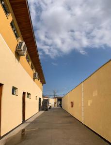 a hallway of a building with a blue sky at Poupahotel Unidade Bairro in Taubaté