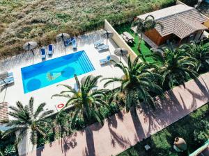 The swimming pool at or close to Casas Guemon