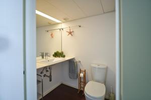 Vonios kambarys apgyvendinimo įstaigoje CASA BRISA