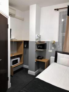 Kuchyň nebo kuchyňský kout v ubytování Plaza London Hotel