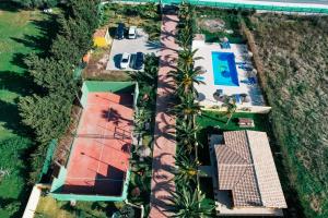 The swimming pool at or close to Casas Guemon