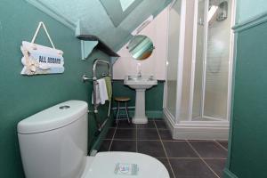 Kylpyhuone majoituspaikassa Braeside Guest Rooms