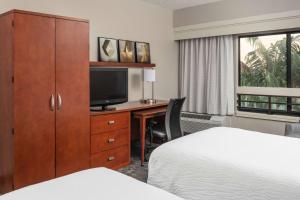 Postel nebo postele na pokoji v ubytování Sonesta Select Miami Lakes + 20 fotografií