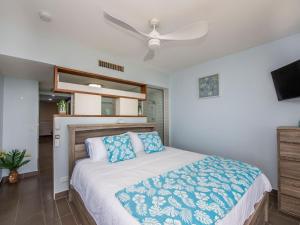 מיטה או מיטות בחדר ב-1 Bright Point Apartment 4105