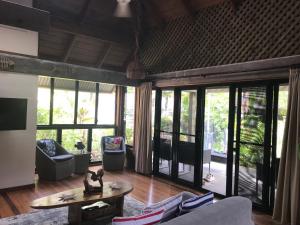 a living room with a couch and a table at Beach-Villa 4 in South Mission Beach