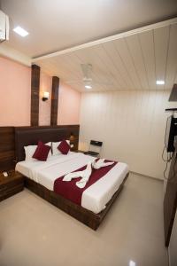 Postel nebo postele na pokoji v ubytování Hotel J D Residency